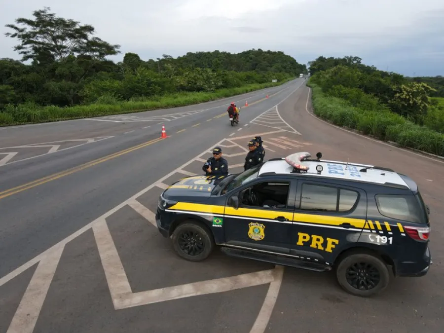 PRF intensifica fiscalizações em rodovias do Piauí para reduzir acidentes no pré-Carnaval
