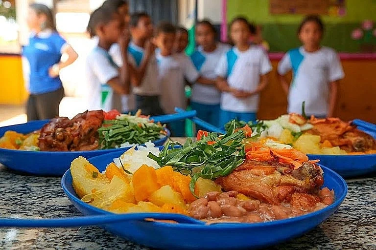 Governo Lula anuncia redução do limite de ultraprocessados na merenda escolar