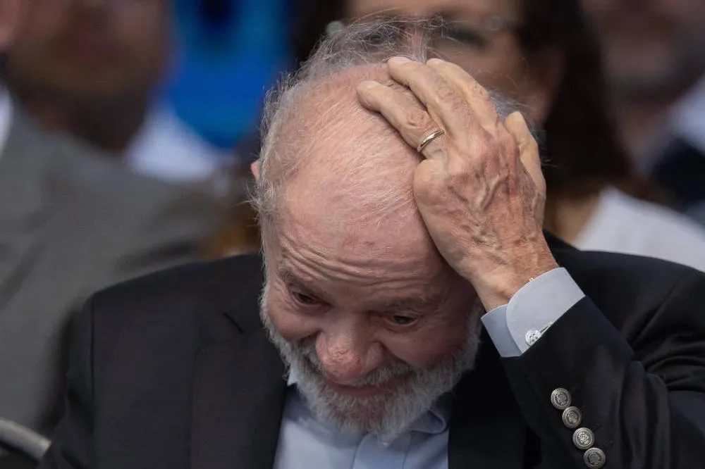 Governo Lula avalia que crise de popularidade eleva fatura de reforma ministerial