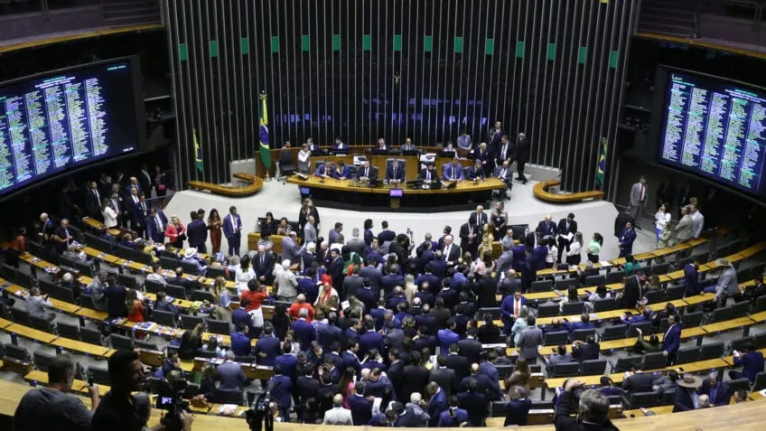 Câmara vota mudanças na política de saque do FGTS nesta terça-feira