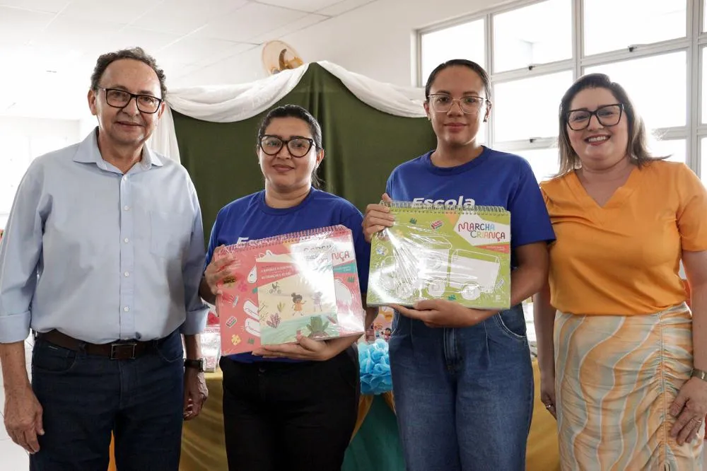 Alunos da rede municipal de ensino recebem material didático gratuito em São João do Piauí
