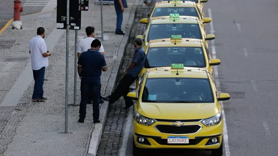 Nova lei dos táxis: o que deve mudar com proposta aprovada pela Câmara