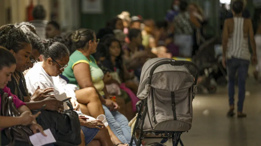 72% da Classe C já pagaram por consulta por causa de fila do SUS