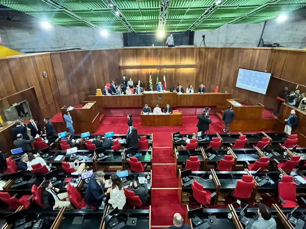 Projeto de lei quer proibir músicas de cunho erótico ou de apologia ao crime em escolas