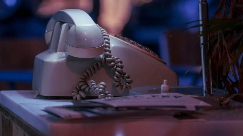 Telefonia fixa cai pela metade em 10 anos e tem pior nº do século