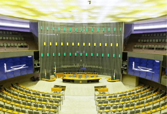 Aumento do número de deputados para 527 divide opiniões no Congresso
