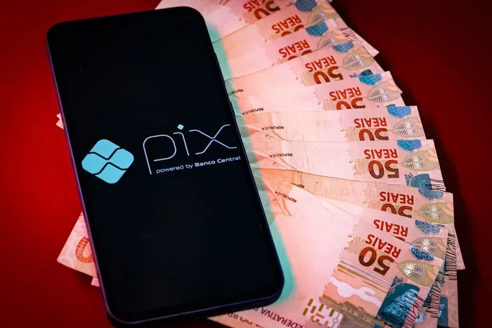 Quem deve impostos não vai ter o Pix cancelado. Entenda novas regras