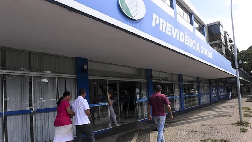 INSS antecipa benefícios de cartões de final 5 e 0 para esta sexta-feira