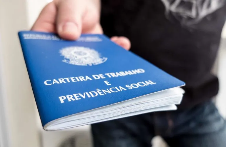 Brasil empregou 71.000 estrangeiros em 2024