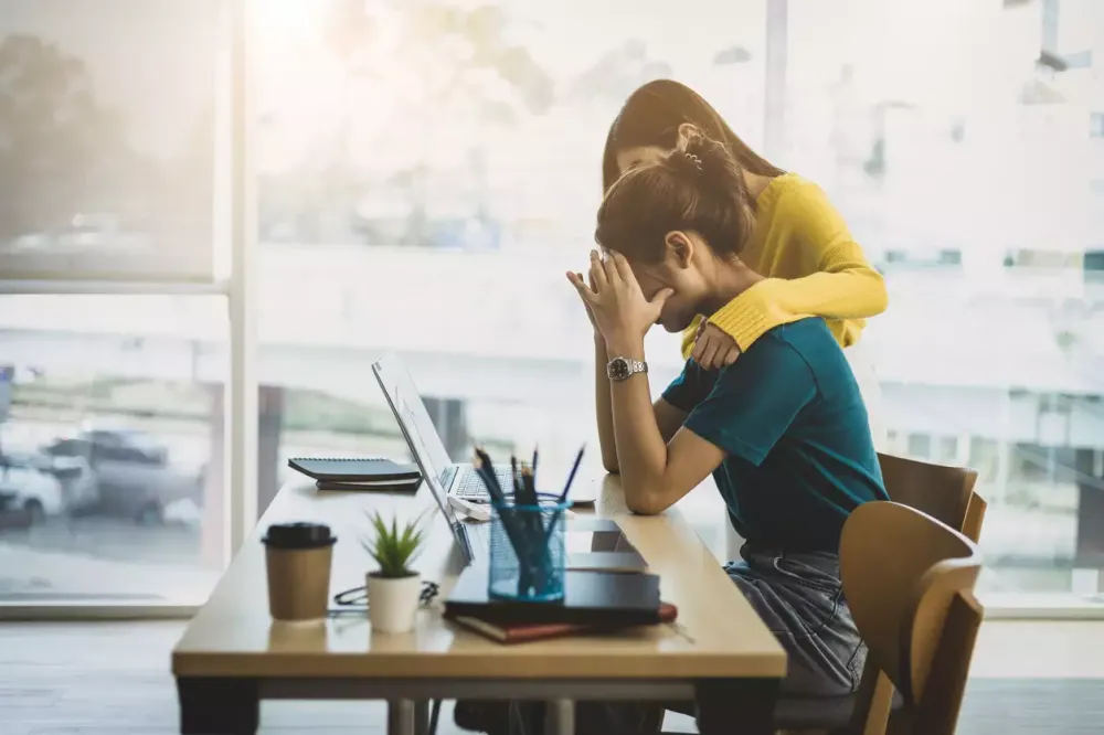 Nova lei exige que empresas cuidem da saúde mental dos colaboradores a partir de 2025