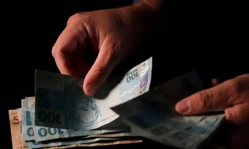 Entenda como vai funcionar o Crédito do Trabalhador e veja como não cair em ‘armadilhas’