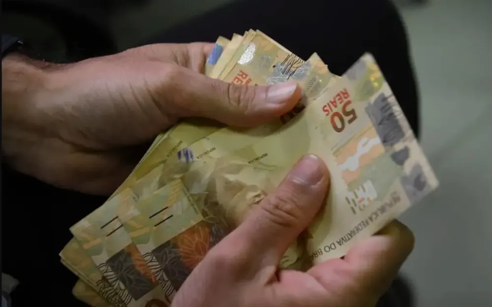Novo consignado deve impulsionar bancos em meio à alta de juros, dizem especialistas