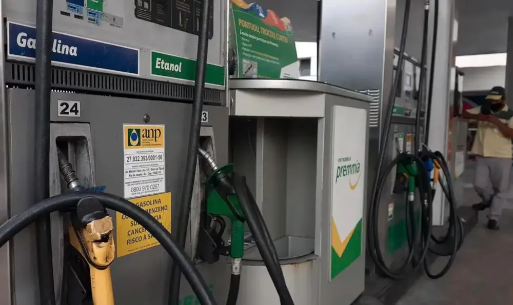 Preço do etanol cai em 12 estados, sobe em 8 e no DF e fica estável em 6, diz ANP