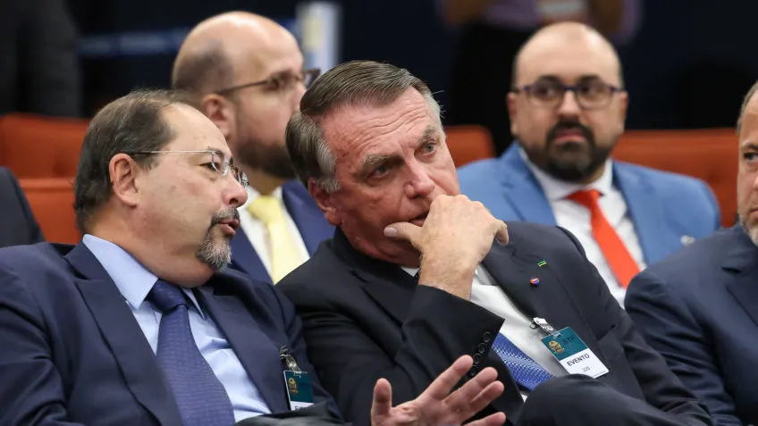 Defesa de Bolsonaro critica delação de Cid e nega participação no golpe