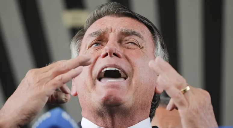 Só imbecil acredita em plano de assassinato, diz Bolsonaro a Lula