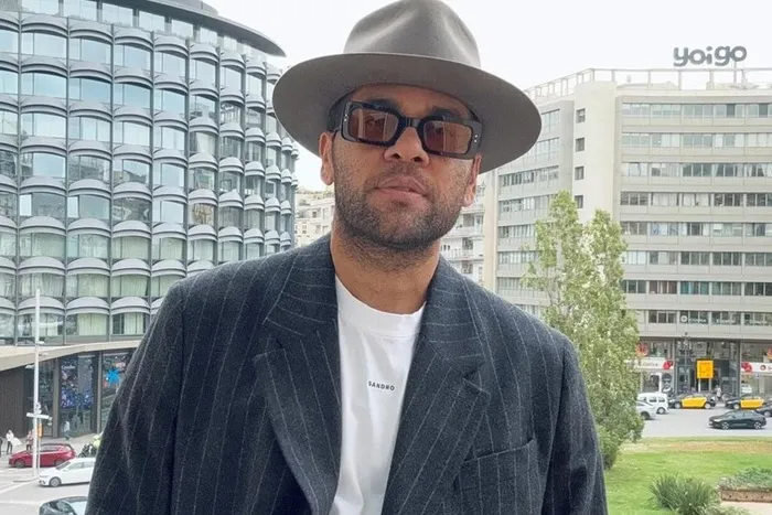 Daniel Alves é absolvido da acusação de estupro na Espanha