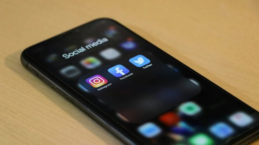 Brasil é o país que mais consome notícias pelas redes sociais