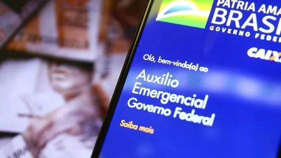 Ministério notifica mais de 176 mil pessoas a devolver auxilio emergencial