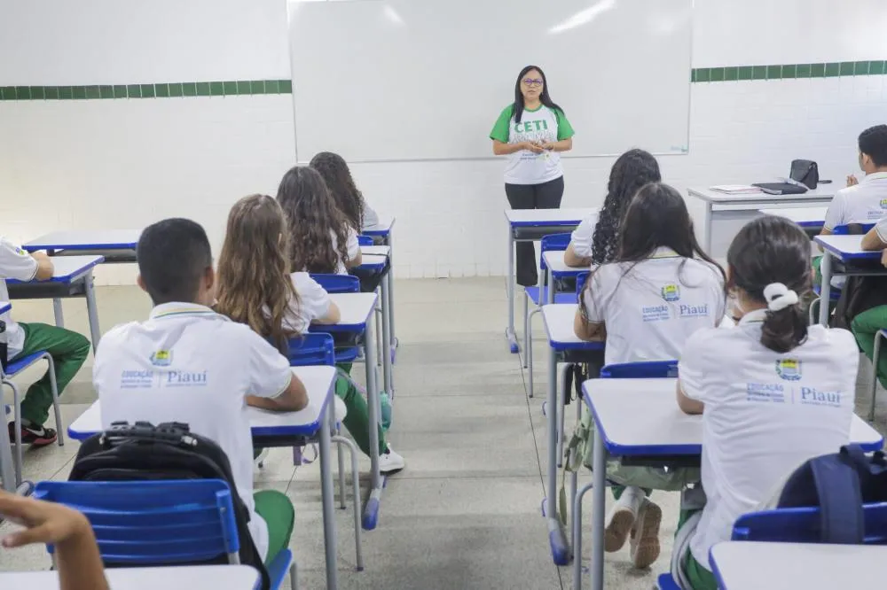 CCJ da Alepi aprova reajuste salarial para servidores e profissionais da educação