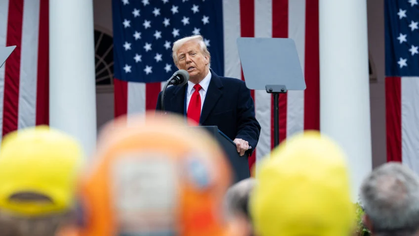 Trump anuncia tarifa recíproca de 10% contra o Brasil