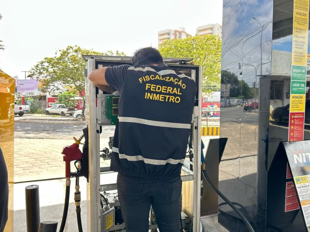 Bombas de postos de combustível registravam até 2 litros a menos durante abastecimento de veículos