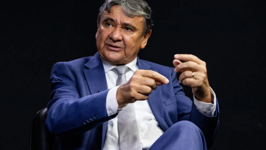 Ministro diz que emprego soluciona dependência do Bolsa Família