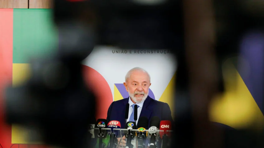 Lula gasta 15% a mais por ano do que Bolsonaro com propaganda