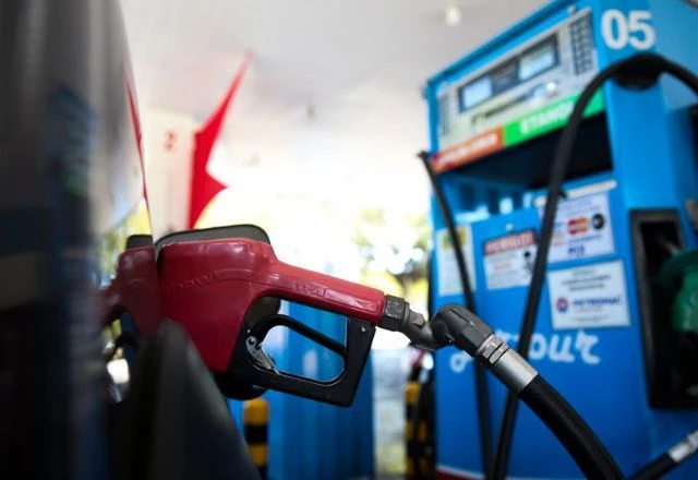 Redução no preço do diesel para distribuidoras começa a valer nesta terça-feira (6)