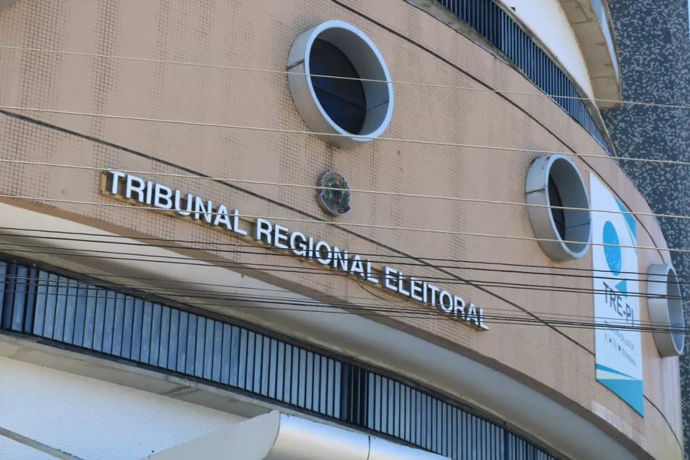 Eleitores têm até hoje (19) para regularizar o título eleitoral