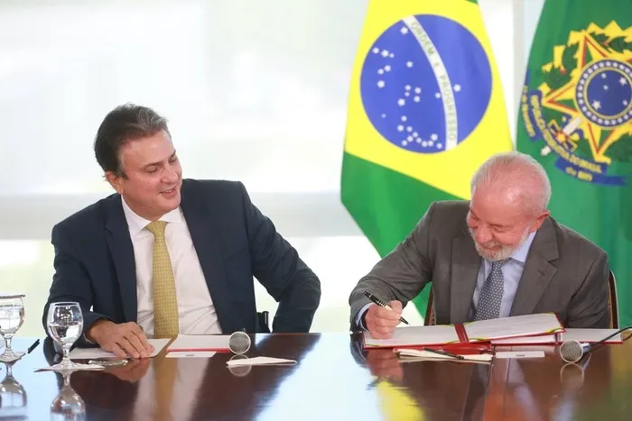 Governo publica decreto que proíbe EAD para medicina e mais 4 cursos