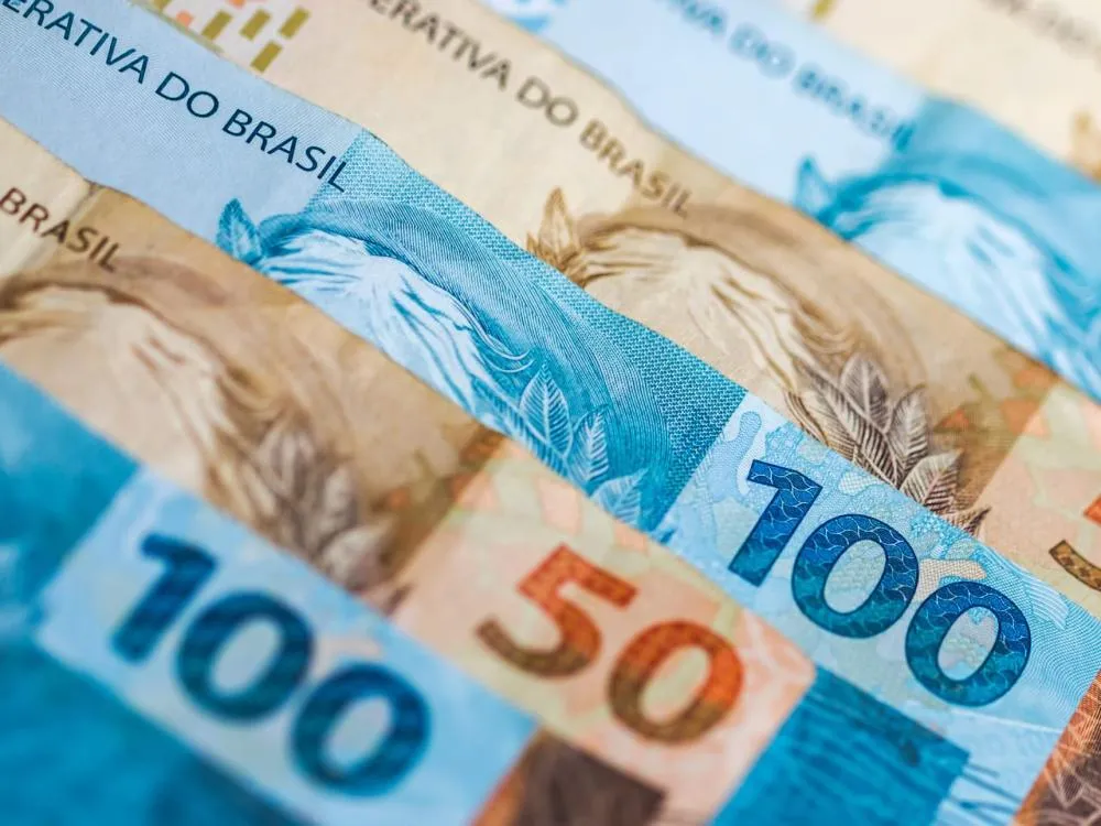 Cartão de viagem e empréstimo de empresas: saiba o que muda no IOF