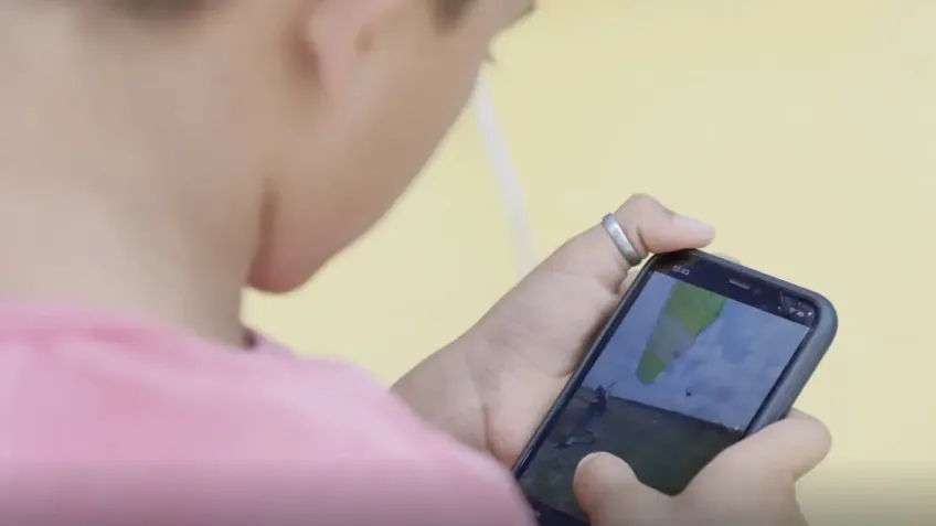 46% dos alunos ainda levam celular para escola apesar de veto