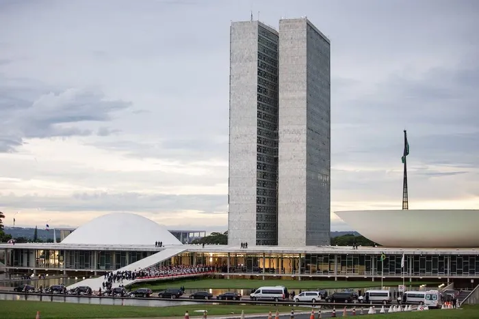 Governo anuncia bloqueio de R$ 7,1 bilhões em emendas