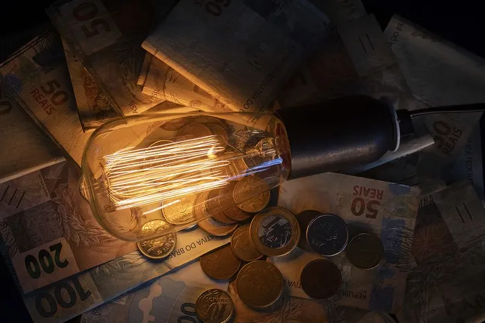 Aumento na conta de luz começa a valer a partir deste domingo 