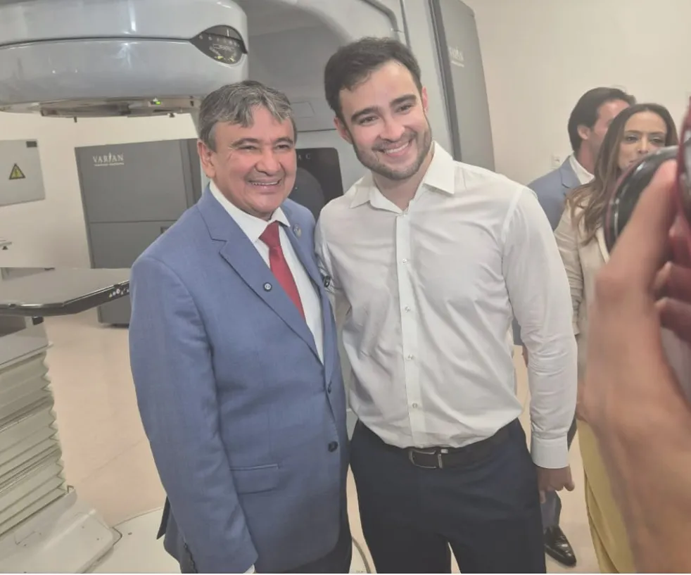 Wellington Dias surge com o filho em evento e acende rumores sobre disputa eleitoral 