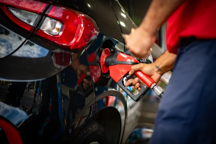 Petrobras reduz em 5,6% preço da gasolina para distribuidoras
