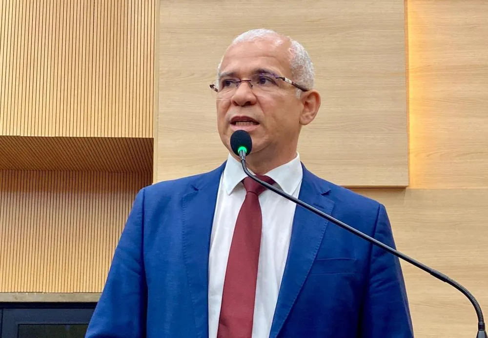 Deputado propõe punições a empresas por excesso de fiação em postes