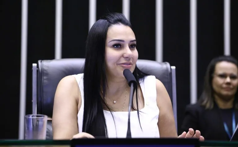 Deputada quer alertas para quem consome pornografia na internet