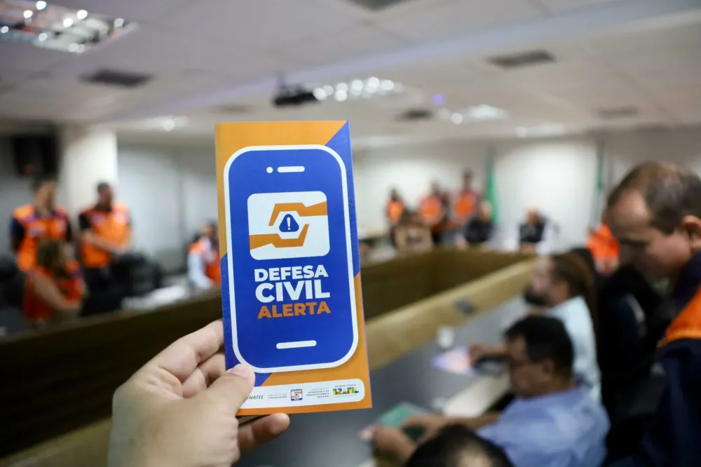 Alerta da Defesa Civil dispara em celulares neste sábado (14)
