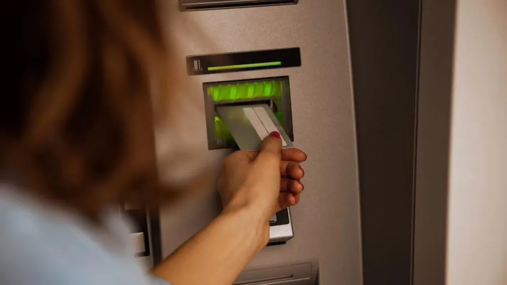 Bancos não funcionam nesta quinta, mas reabrem na sexta; agências do INSS fecham nos dois dias
