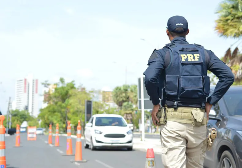 PRF impõe restrições para veículos de carga em rodovias federais a partir de hoje (18)