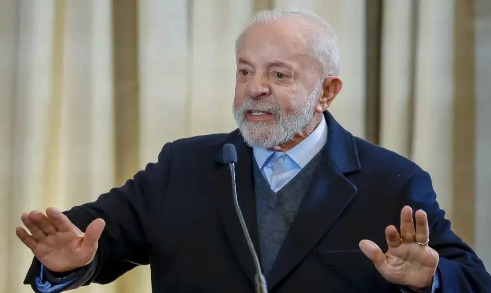 Lula rejeita sancionar aumento de deputados e avalia manter ônus com Congresso ou vetar proposta