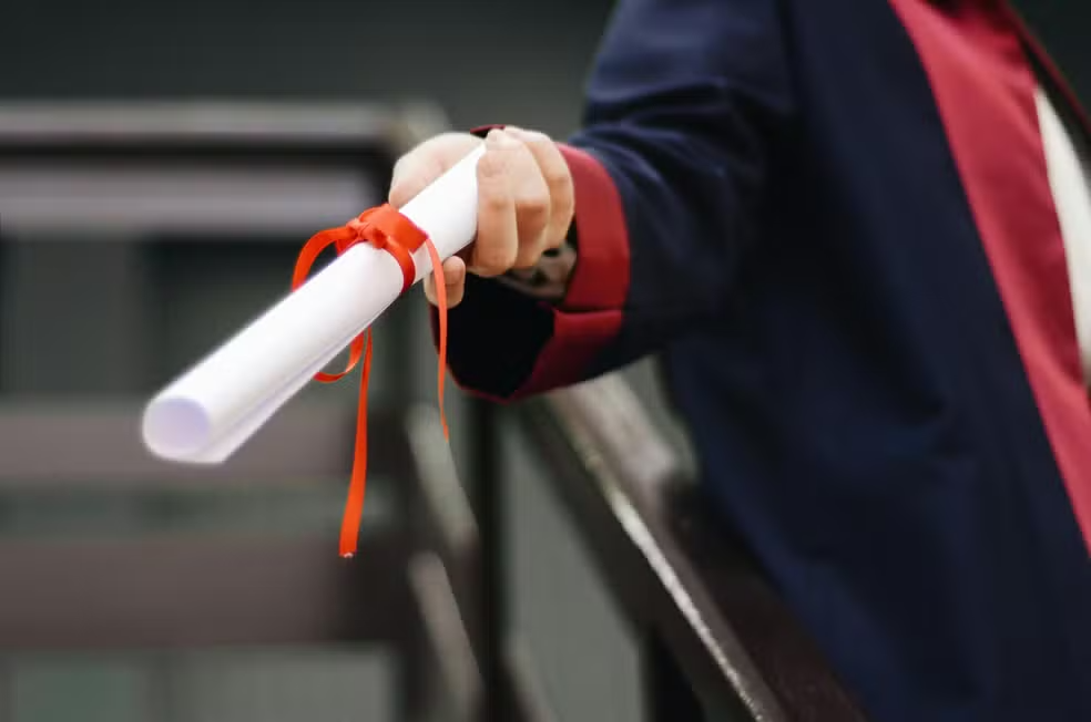 Diploma universitário passa a ser exclusivamente digital, anuncia MEC