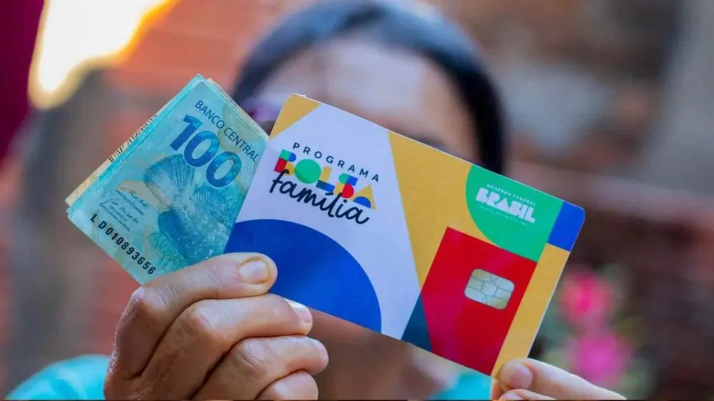 Bolsa Família cancela 900 mil beneficiários em julho; pagamento começa nesta sexta