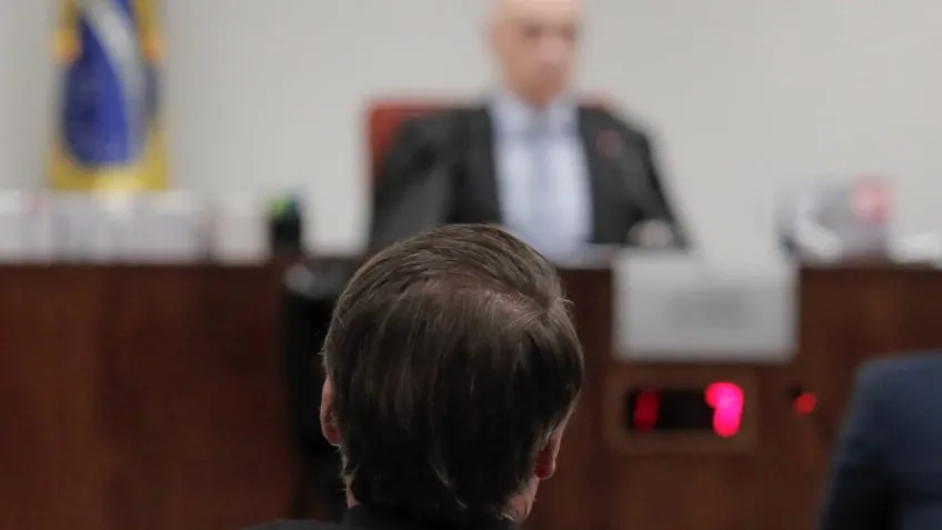 Bolsonaro e o ministro Alexandre de Moraes, do STF, frente a frente