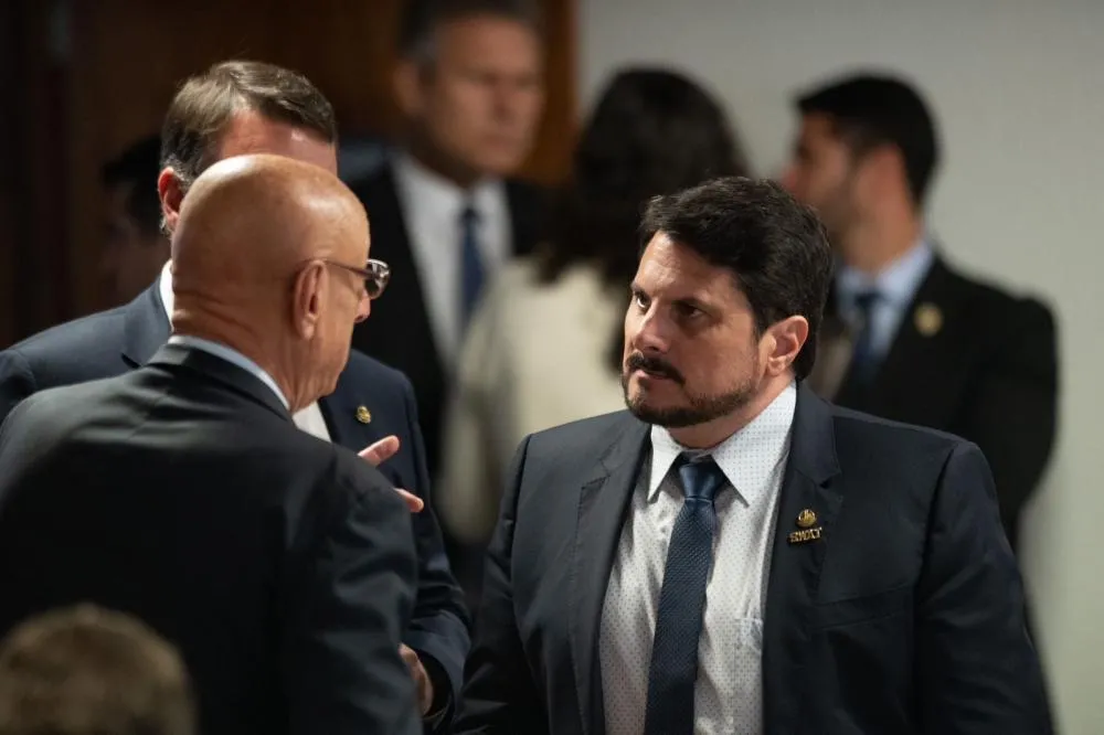Moraes fala em “afronta” e “completo desprezo” de Marcos do Val a decisões