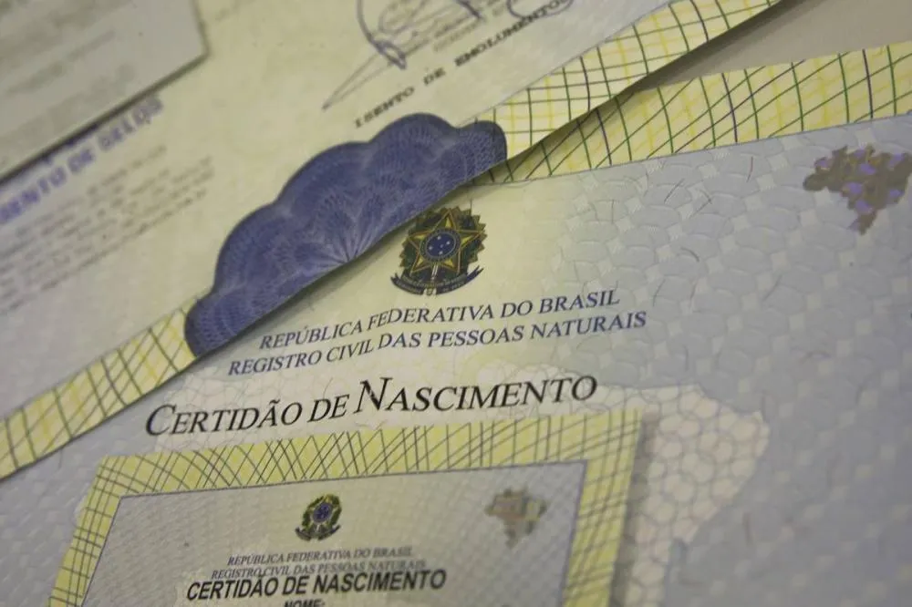 Quase 50 mil brasileiros lutam na Justiça para ter o pai na certidão