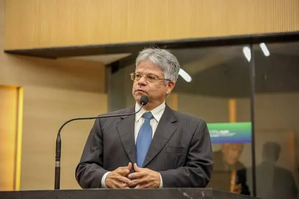 ”Taxa que cobra água dos poços dos piauienses não é fake news”, diz deputado Gustavo Neiva