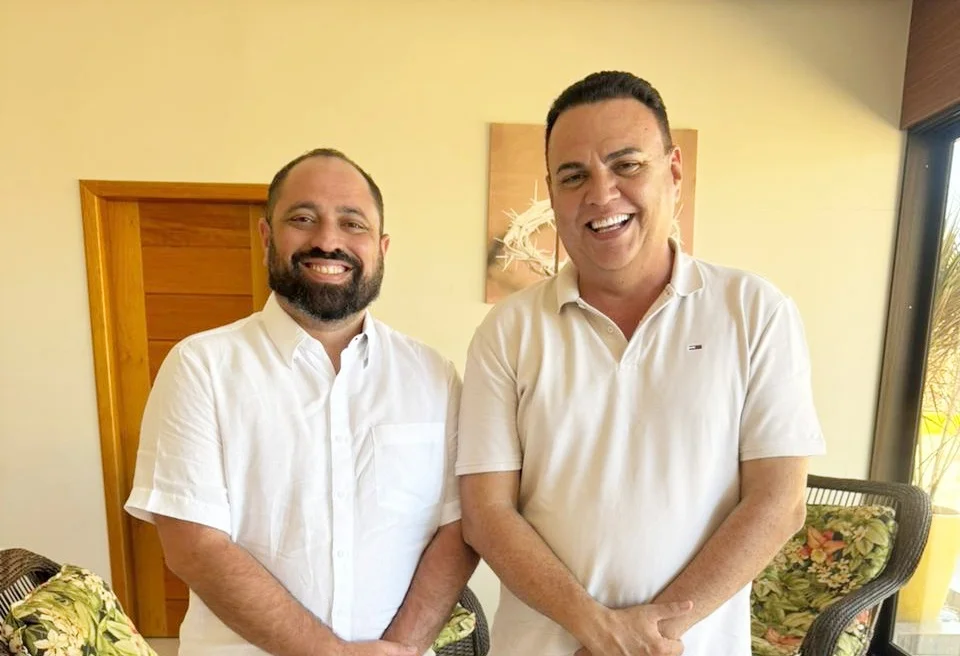 Presidente da Agespisa, Garcias Guedes e prefeito de São Raimundo Nonato, Rogério Castro (Foto: divulgação)