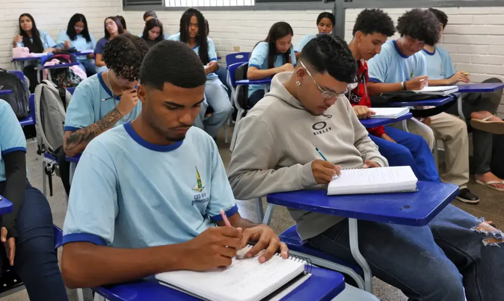 MEC orienta escolas na escolha de livros didáticos para o ensino médio